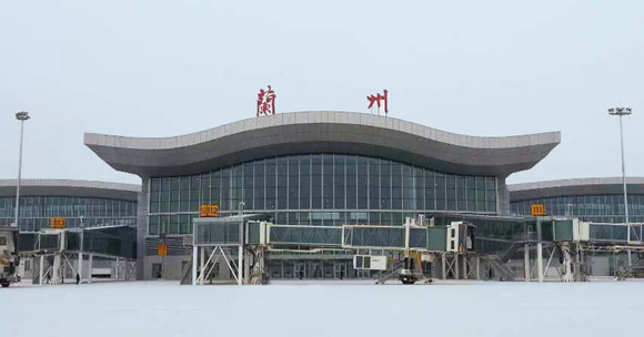 聯(lián)建光電在蘭州機(jī)場(chǎng)打造了16臺(tái)LED小間距廣告刷屏機(jī)