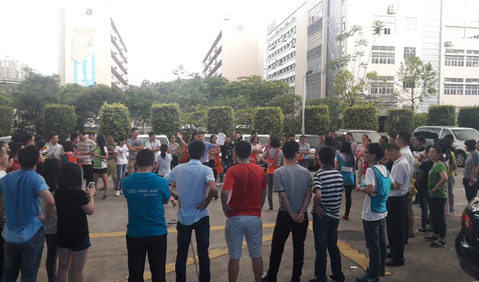聯(lián)建光電組織“同心協(xié)力八人走路比賽”、“撕名牌”等活動迎接“端午節(jié)”